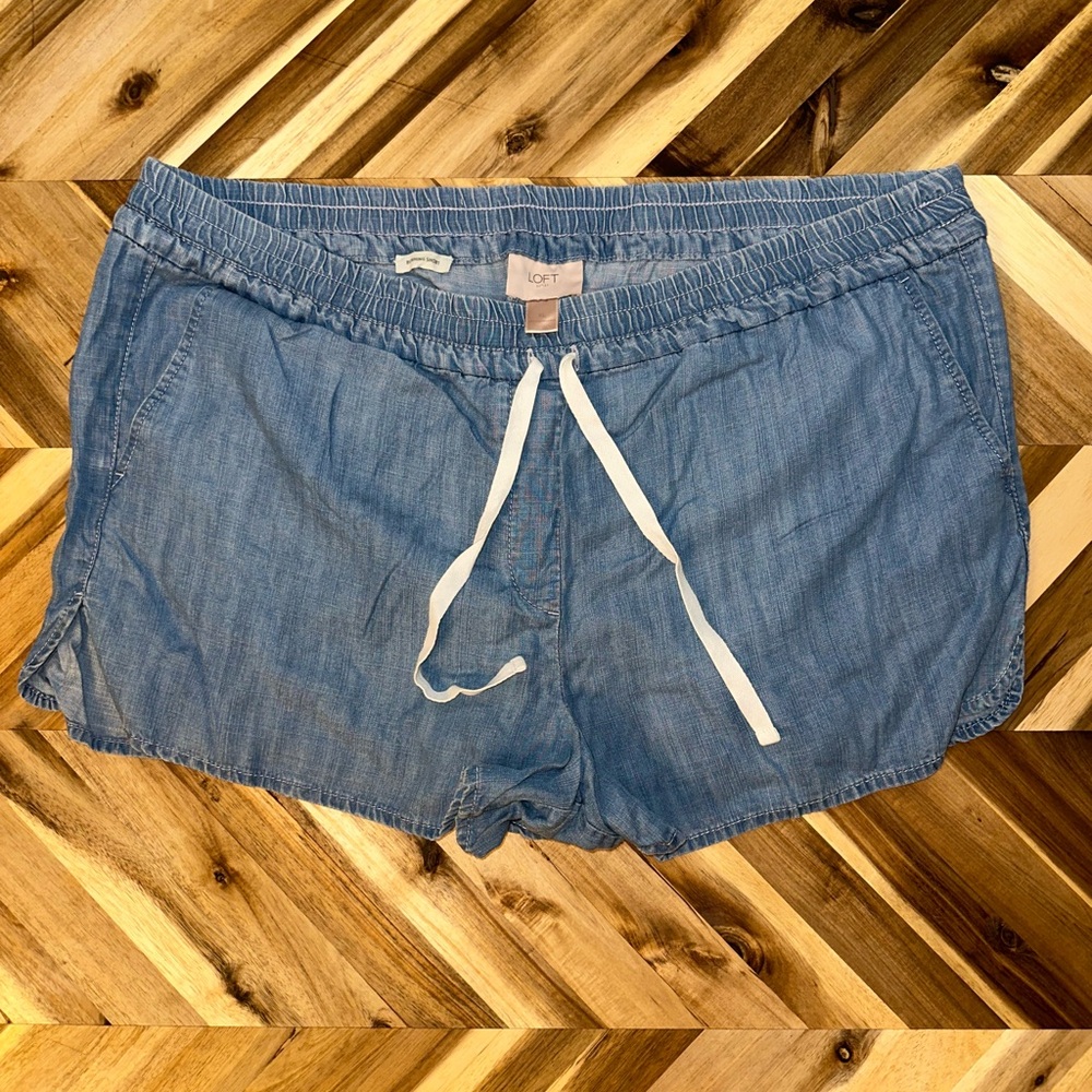 LOFT Women's Blue Denim Shorts Sz XL EUC super soft and comfy!